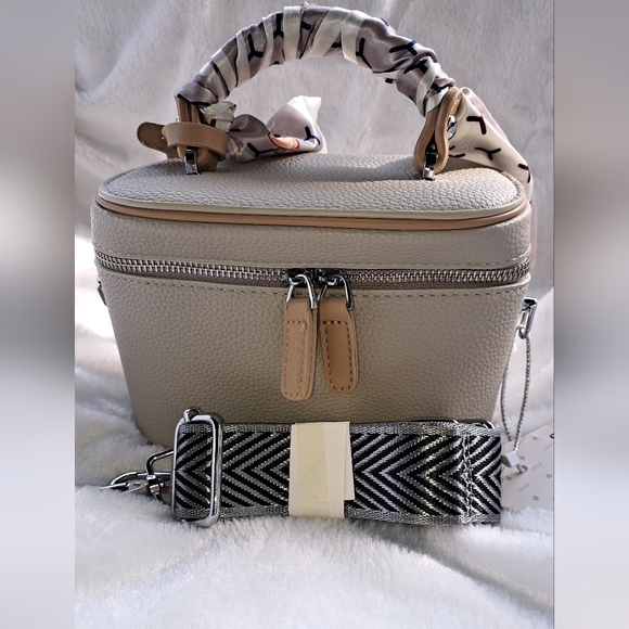 NWT!! Mini Train-Case Crossbody - Picture 2 of 7